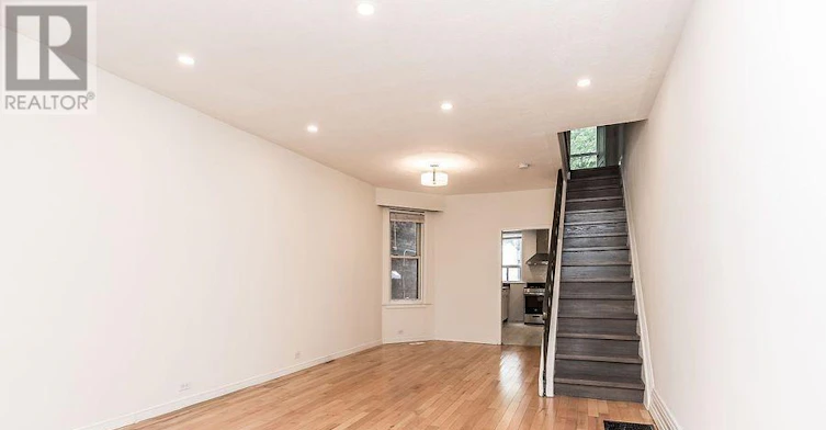 UPPER-20 Golden Avenue, Toronto, ON, M6R 2J4 - 3