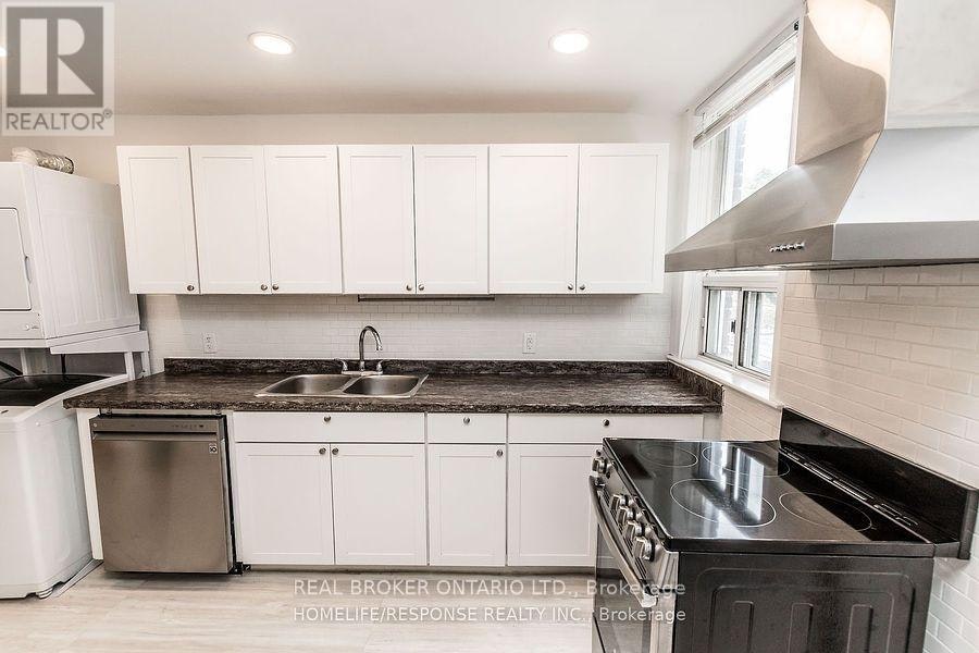 UPPER-20 Golden Avenue, Toronto, ON, M6R 2J4 - 9