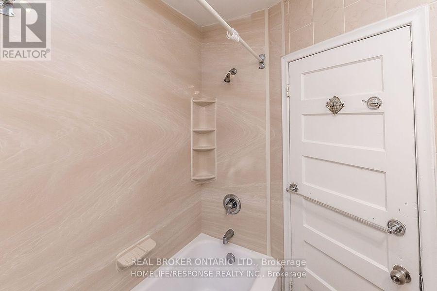 UPPER-20 Golden Avenue, Toronto, ON, M6R 2J4 - 15