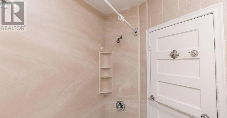 UPPER-20 Golden Avenue, Toronto, ON, M6R 2J4 - 15