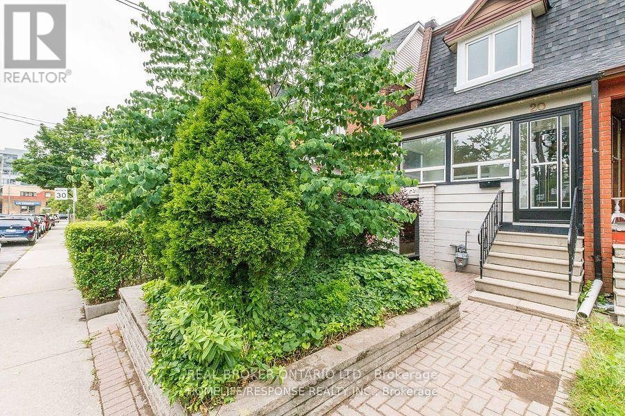 UPPER-20 Golden Avenue, Toronto, ON, M6R 2J4