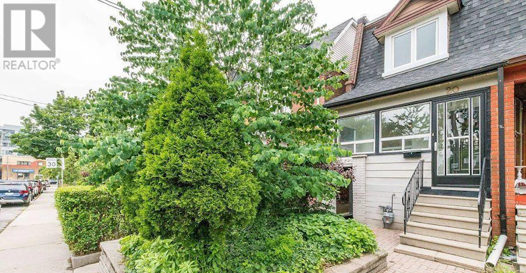 UPPER-20 Golden Avenue, Toronto, ON, M6R 2J4