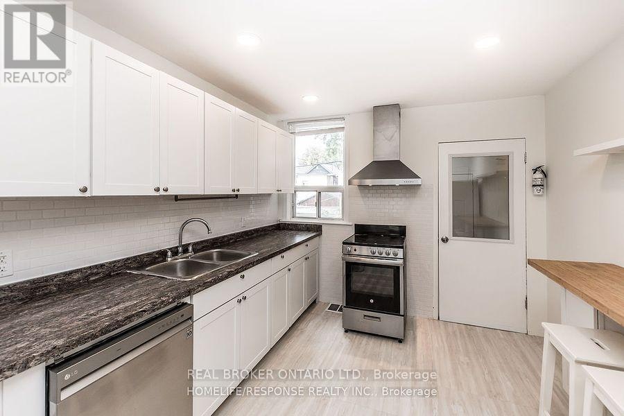 UPPER-20 Golden Avenue, Toronto, ON, M6R 2J4 - 6