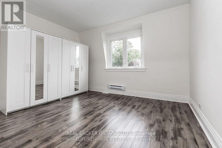 UPPER-20 Golden Avenue, Toronto, ON, M6R 2J4 - 11