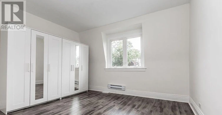 UPPER-20 Golden Avenue, Toronto, ON, M6R 2J4 - 11