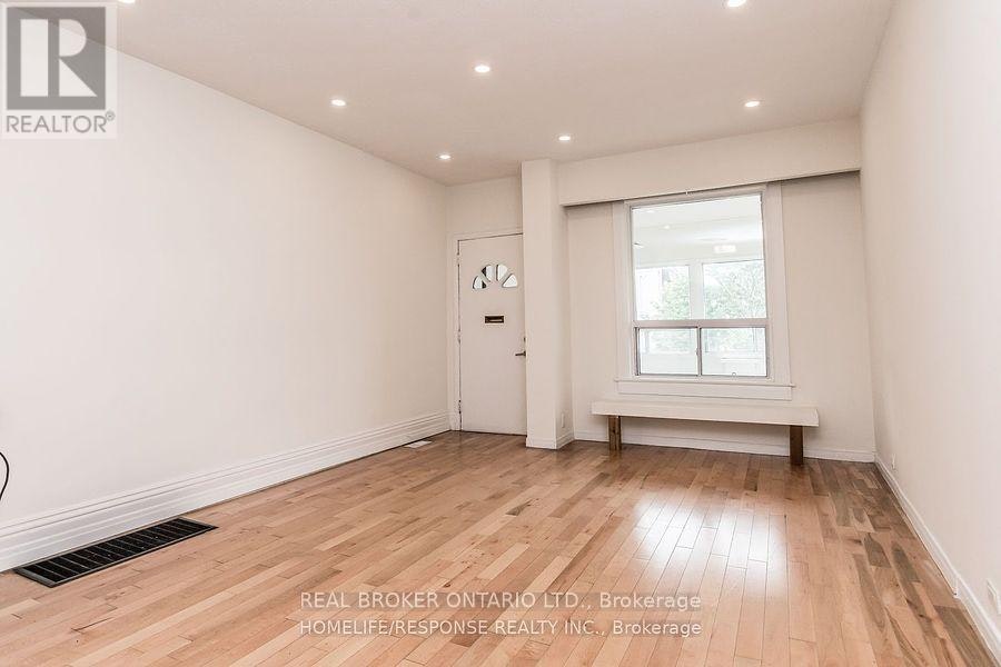 UPPER-20 Golden Avenue, Toronto, ON, M6R 2J4 - 5