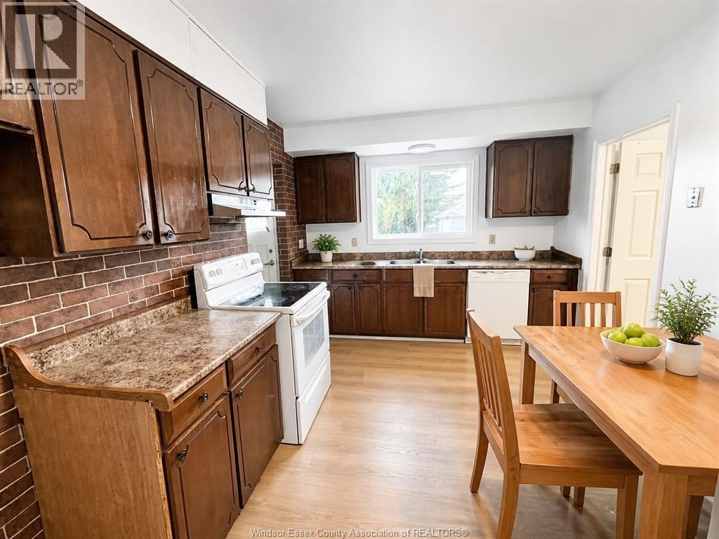 3961 Lennon Court, Windsor, ON, N9G 2E4 - 4