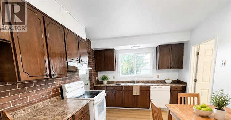 3961 Lennon Court, Windsor, ON, N9G 2E4 - 4