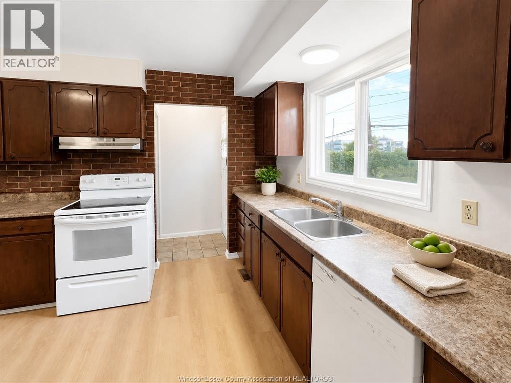 3961 Lennon Court, Windsor, ON, N9G 2E4 - 3