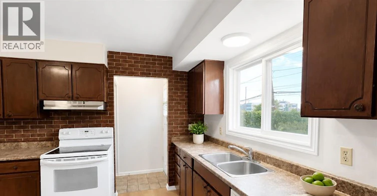 3961 Lennon Court, Windsor, ON, N9G 2E4 - 3
