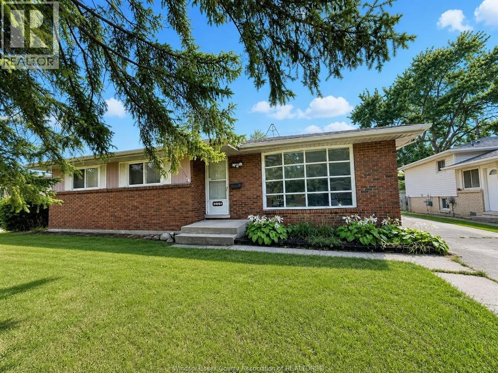 3961 Lennon Court, Windsor, ON, N9G 2E4