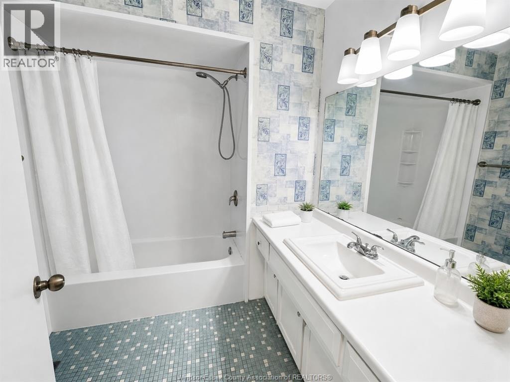 3961 Lennon Court, Windsor, ON, N9G 2E4 - 5