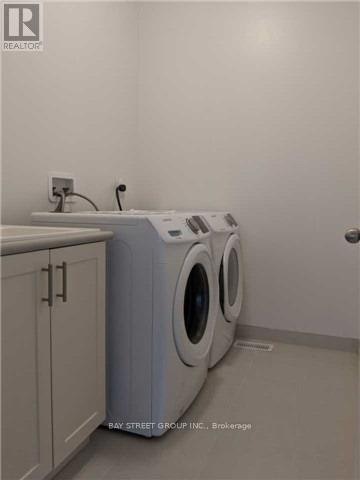 32 Holland Vista Street, East Gwillimbury, ON, L9N 0T2 - 11