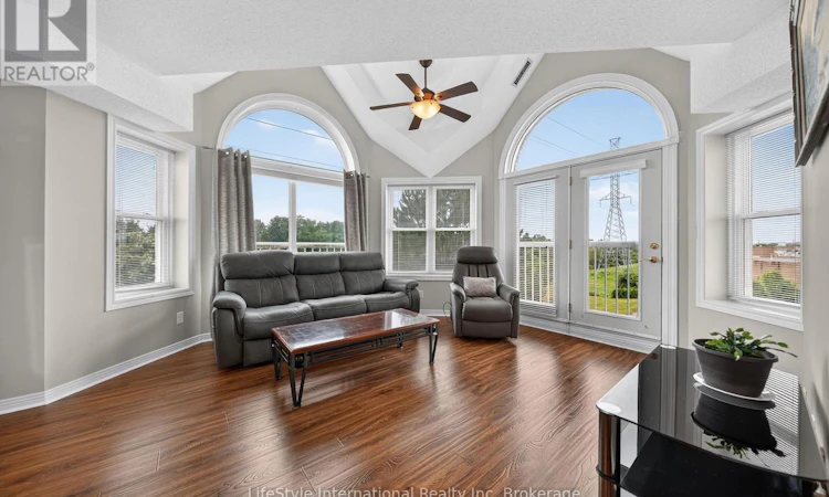 307-208 Silvercreek Parkway N
