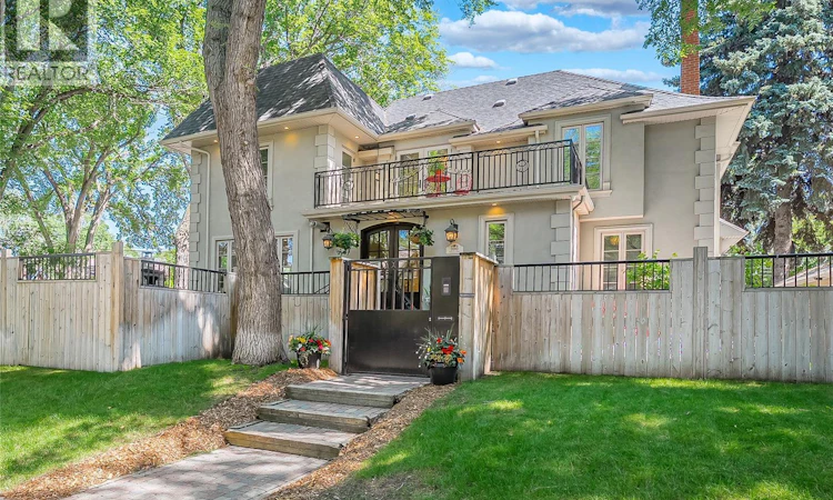 100 Poplar Crescent