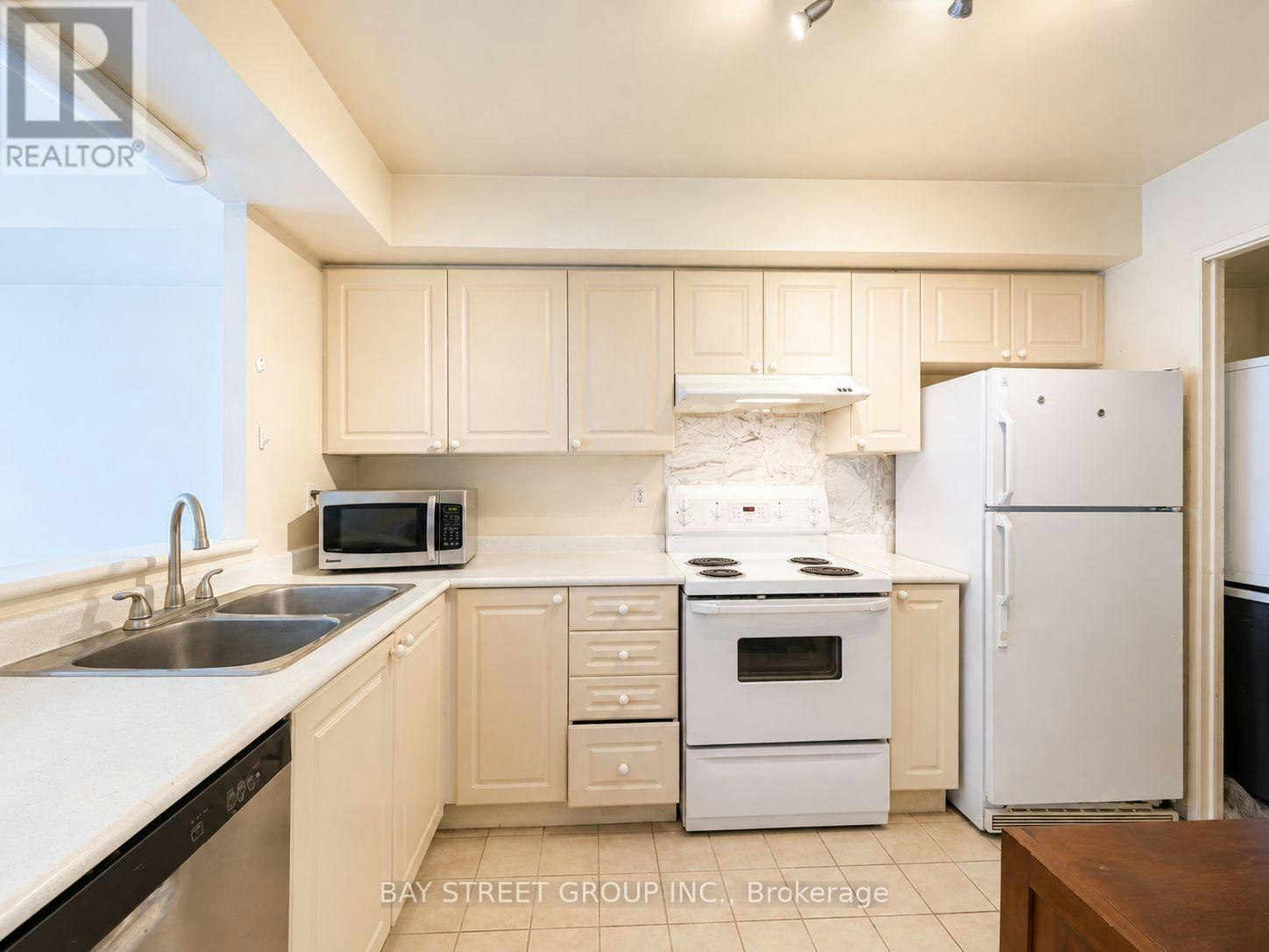 510-18 Lee Centre Drive, Toronto, ON, M1H 3H5 - 5