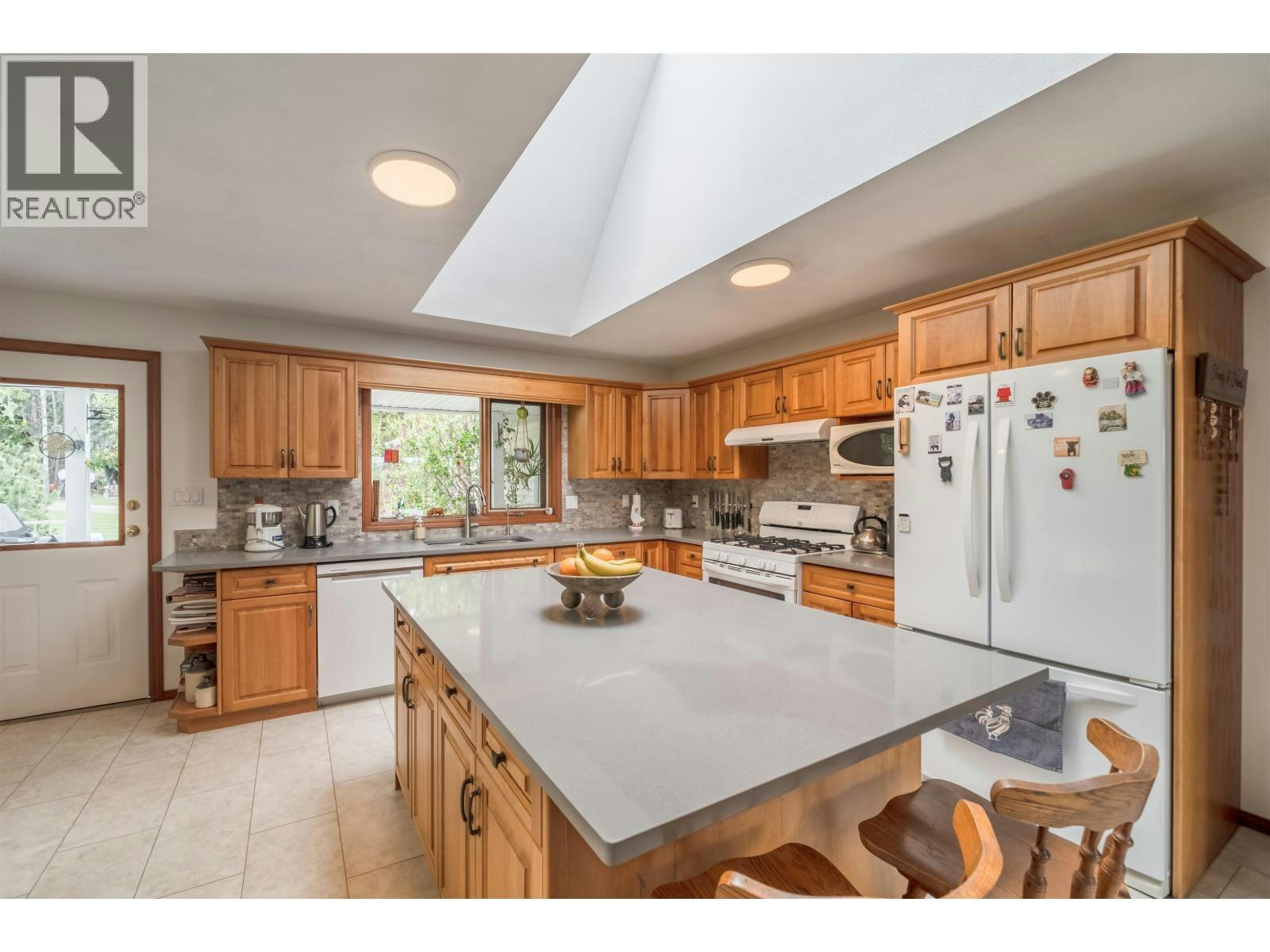 7497 Little Fort 24 Highway, Bridge Lake, BC, V0K 1X2 - 18