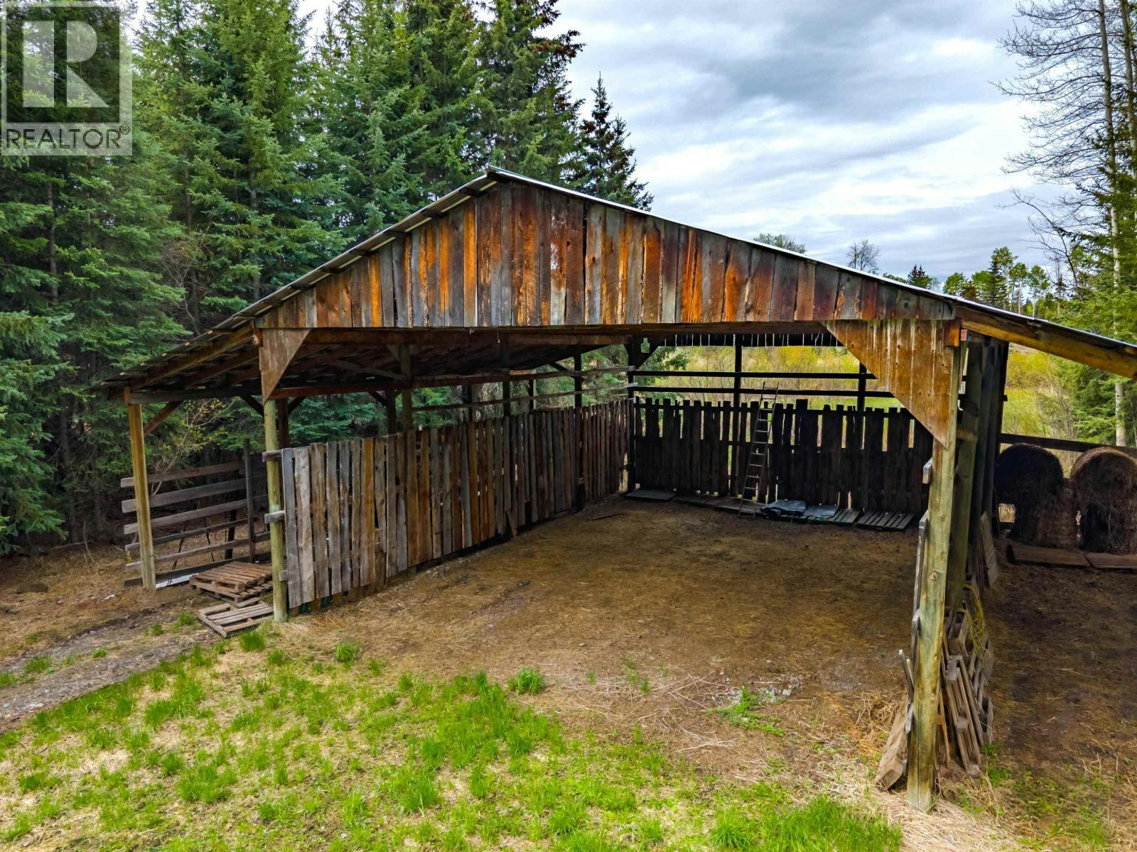 7497 Little Fort 24 Highway, Bridge Lake, BC, V0K 1X2 - 16