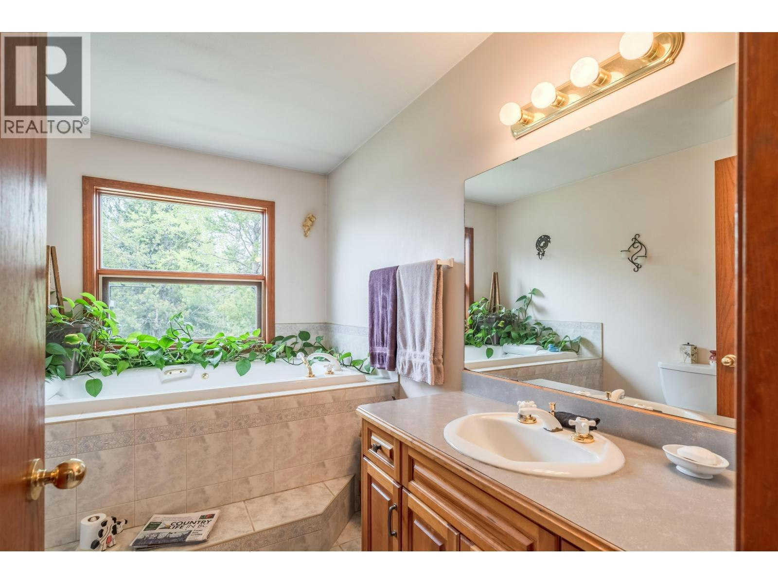 7497 Little Fort 24 Highway, Bridge Lake, BC, V0K 1X2 - 23