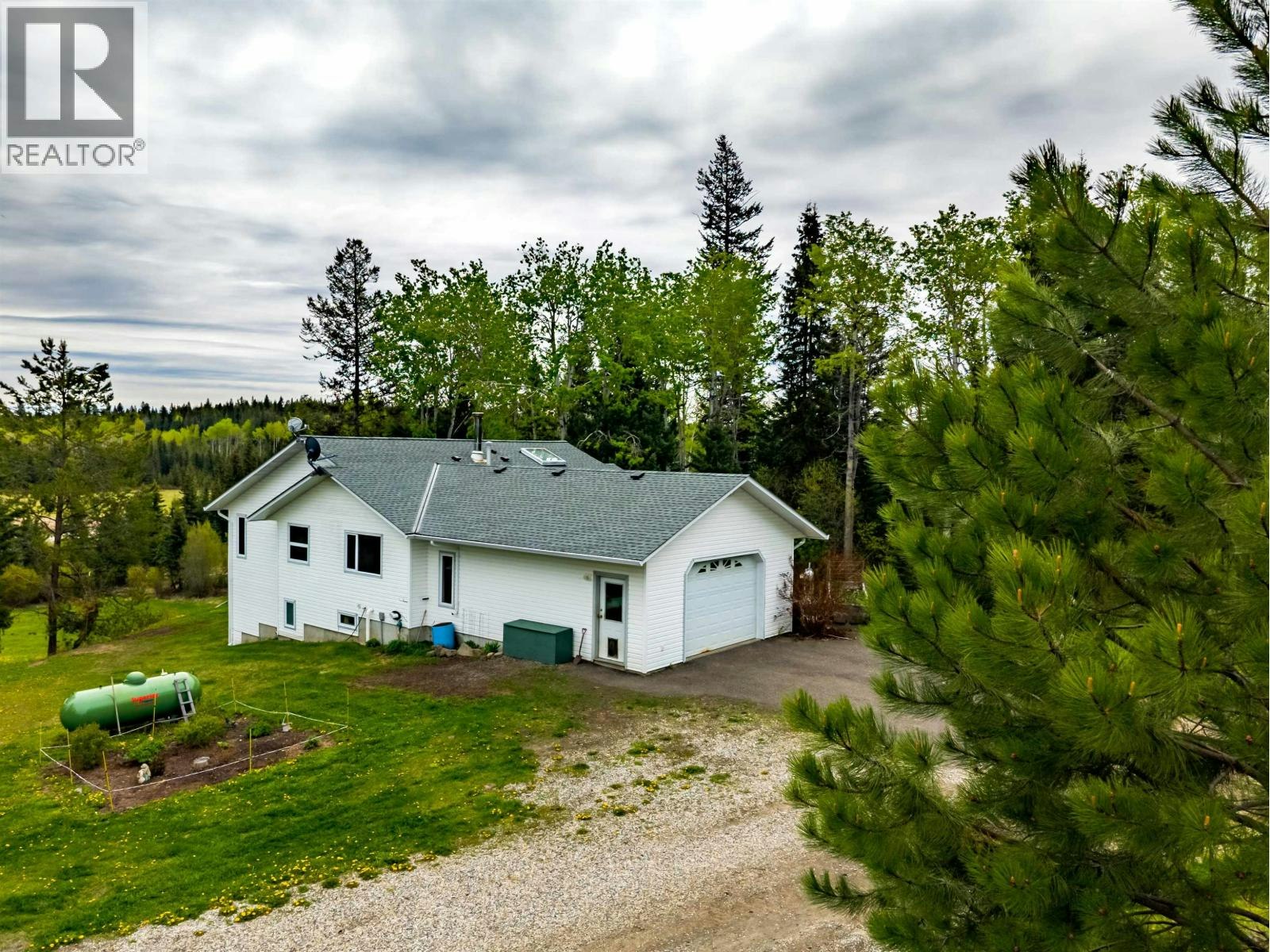 7497 Little Fort 24 Highway, Bridge Lake, BC, V0K 1X2 - 6
