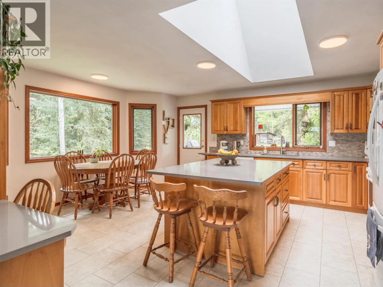 7497 Little Fort 24 Highway, Bridge Lake, BC, V0K 1X2 - 4