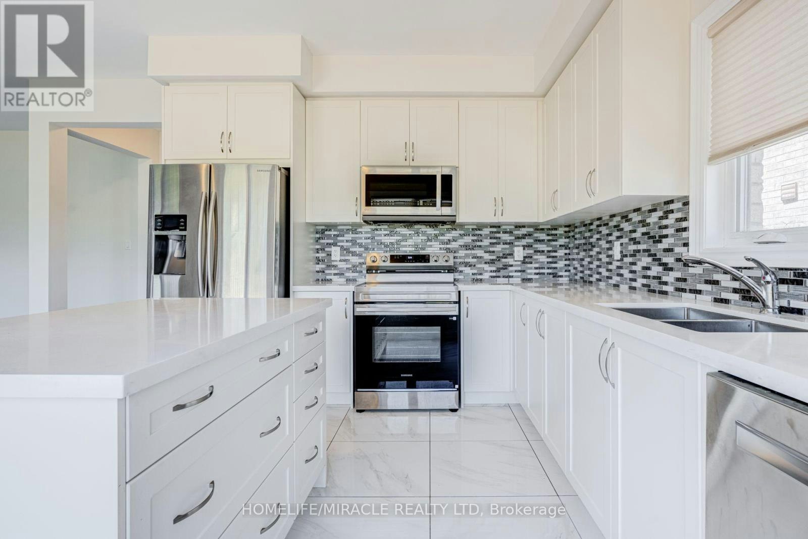 25 Lorne Thomas Place, New Tecumseth, ON, L9R 0T8 - 8