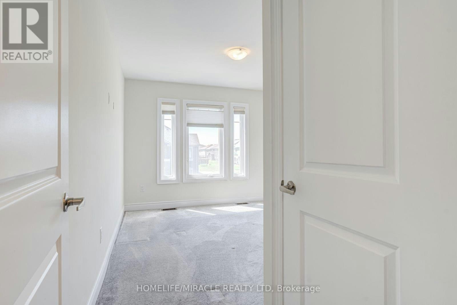 25 Lorne Thomas Place, New Tecumseth, ON, L9R 0T8 - 27