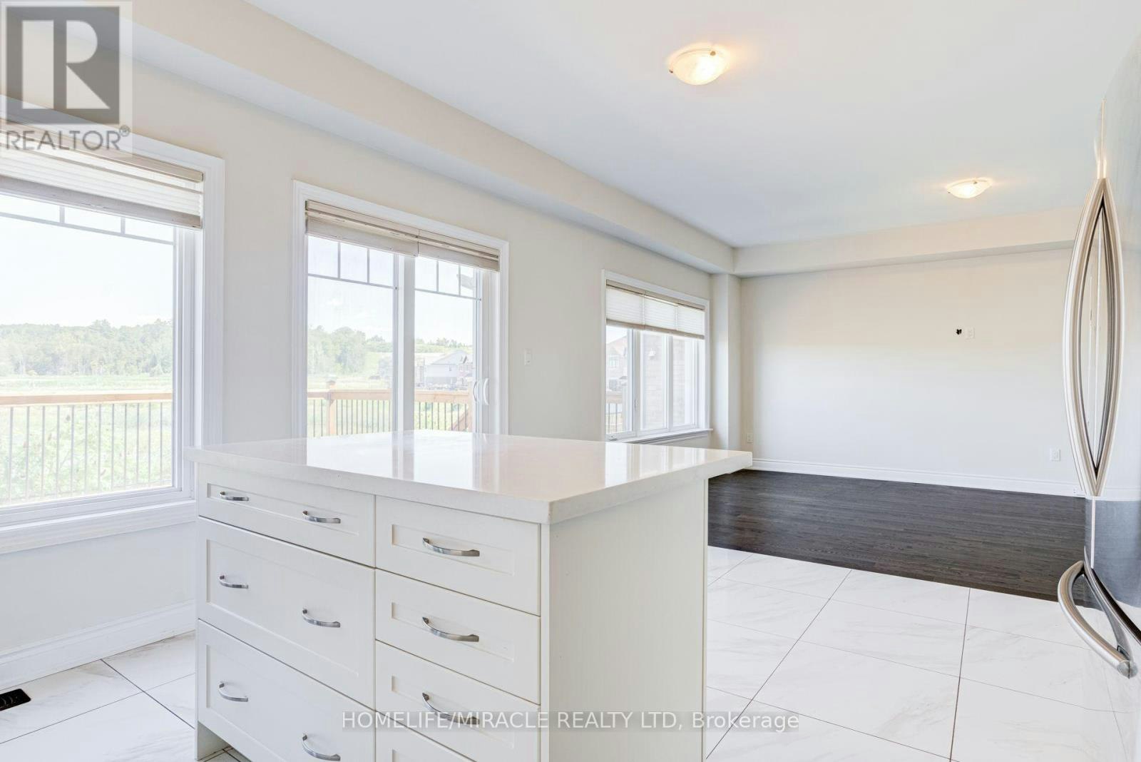 25 Lorne Thomas Place, New Tecumseth, ON, L9R 0T8 - 9