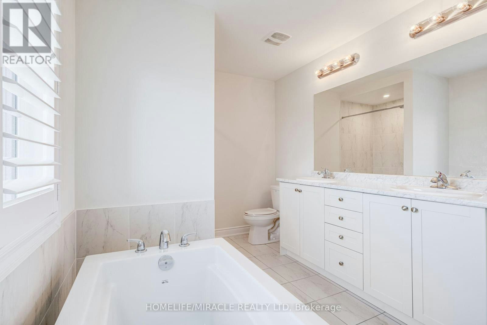 25 Lorne Thomas Place, New Tecumseth, ON, L9R 0T8 - 23