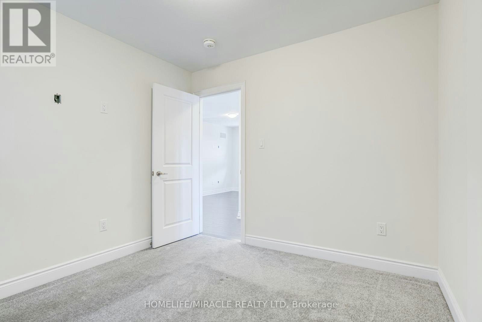 25 Lorne Thomas Place, New Tecumseth, ON, L9R 0T8 - 26