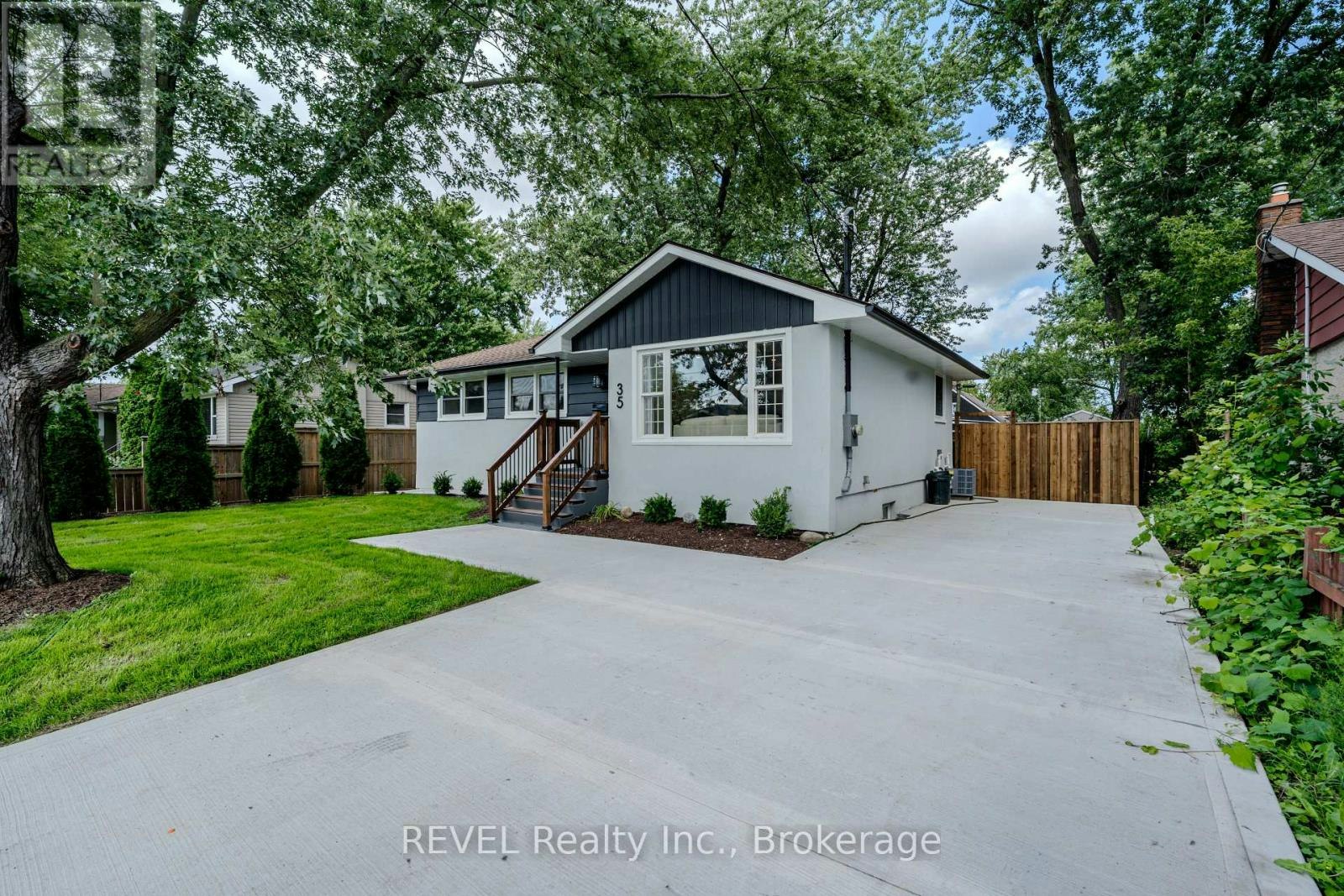 35 Burness Drive, St. Catharines, ON, L2P 1J4