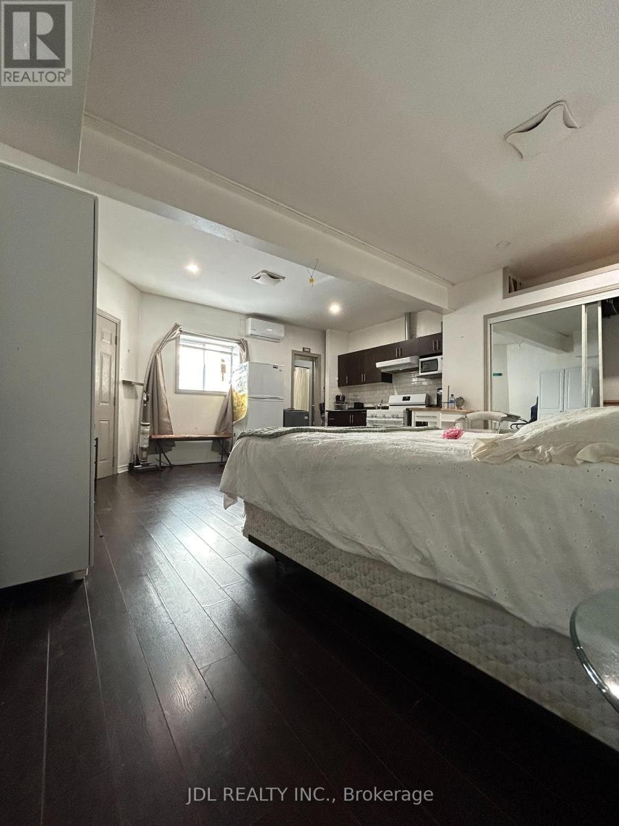 STUDIO-128 Denison Ave Avenue, Toronto, ON, M5T 2N3 - 7
