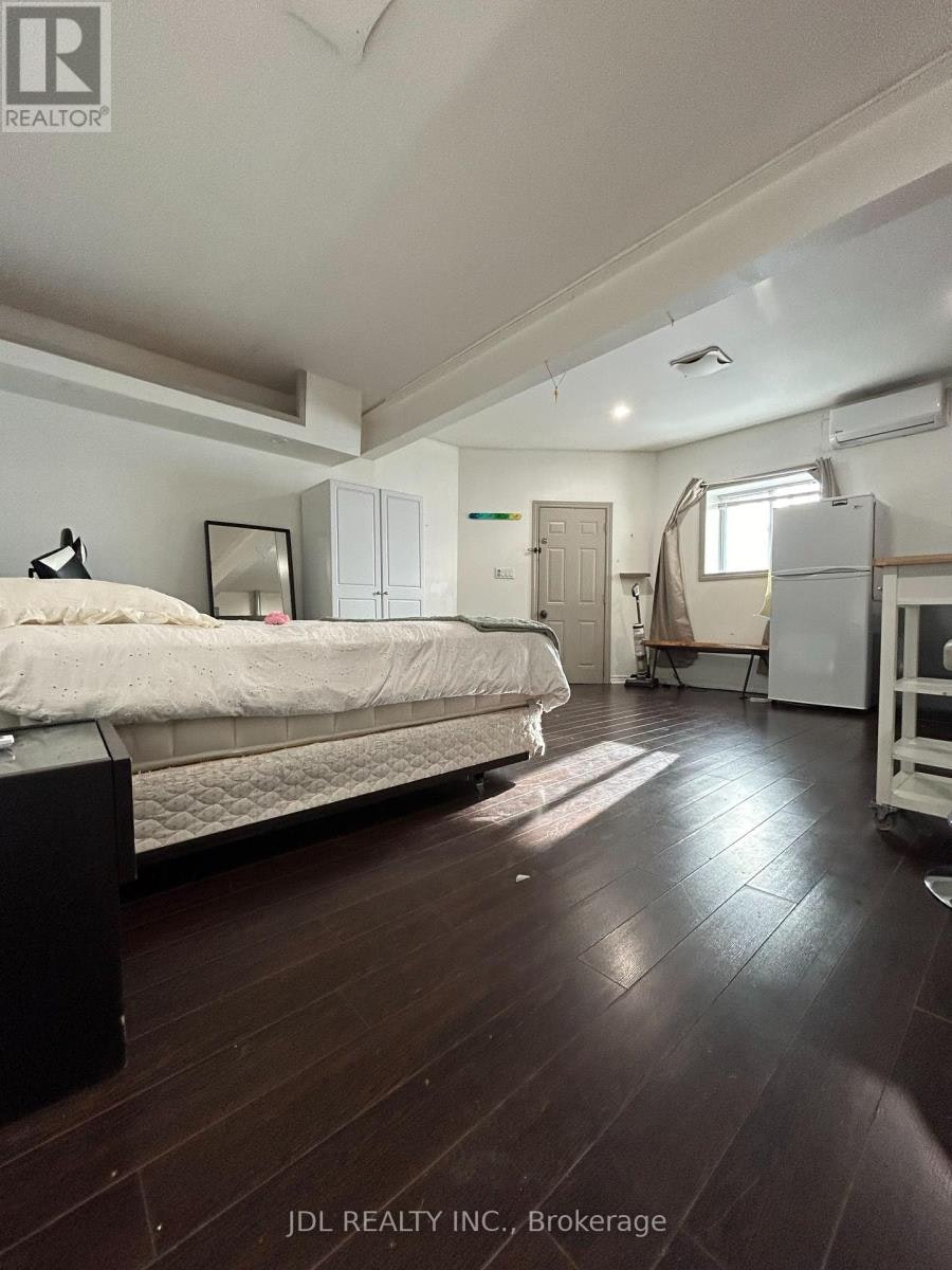 STUDIO-128 Denison Ave Avenue, Toronto, ON, M5T 2N3 - 6
