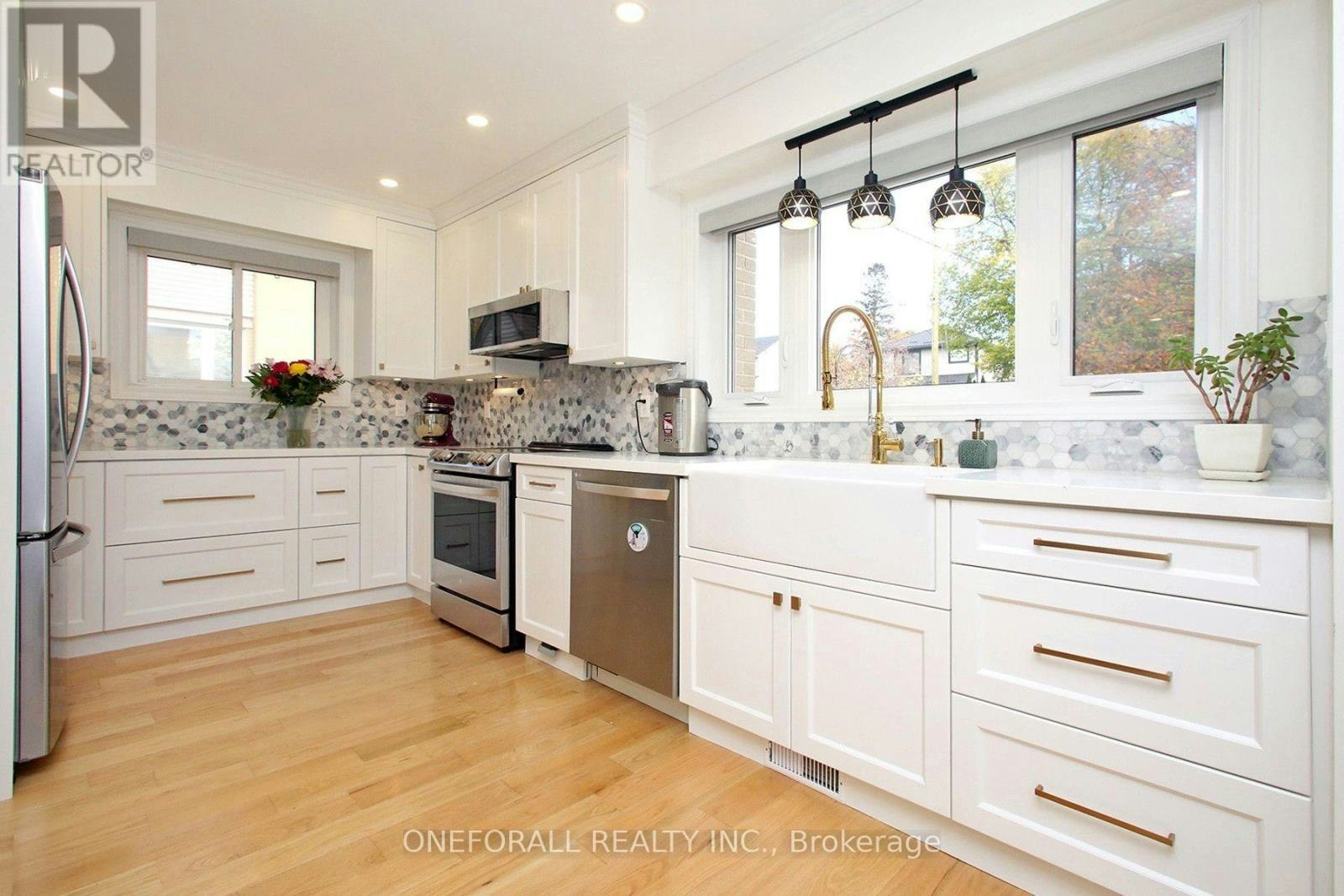 MAIN Floor & 2nd Floor 10 Esmond Crescent, Toronto, ON, M9W 3P8 - 7