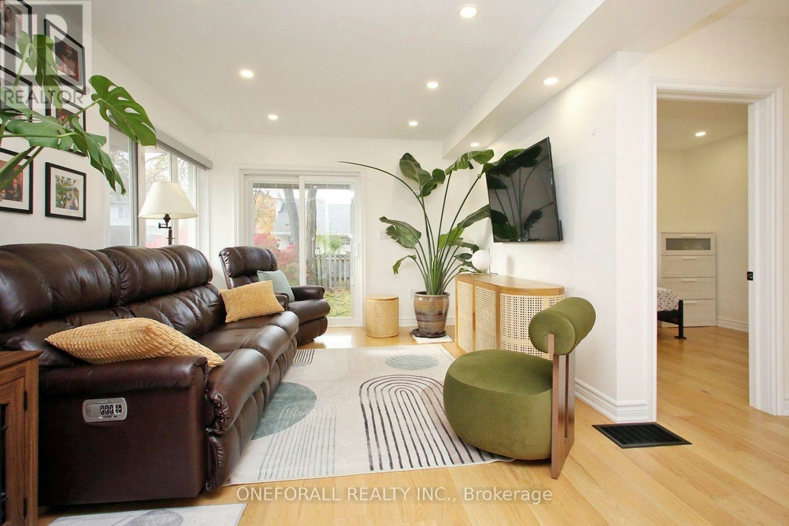 MAIN Floor & 2nd Floor 10 Esmond Crescent, Toronto, ON, M9W 3P8 - 10