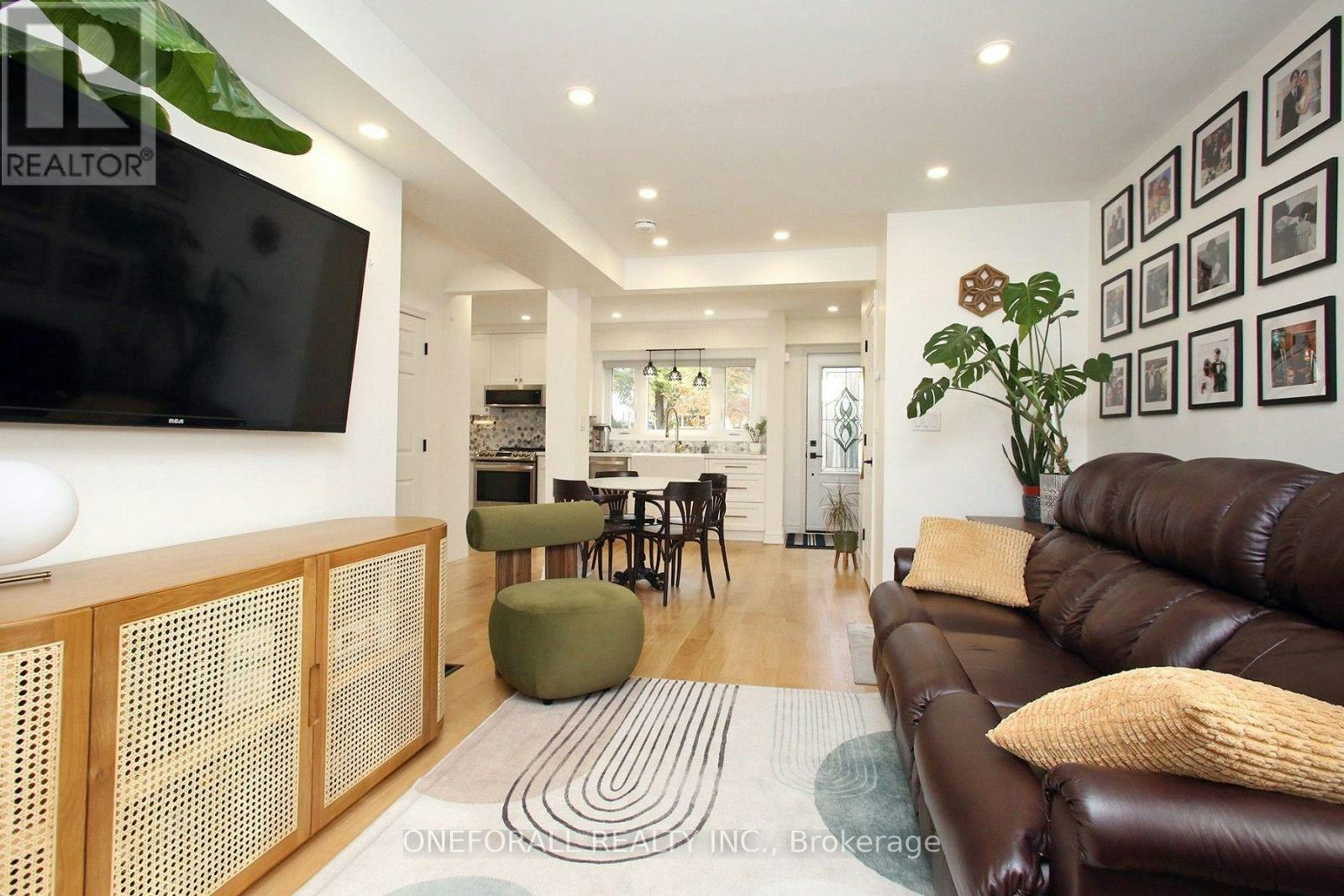 MAIN Floor & 2nd Floor 10 Esmond Crescent, Toronto, ON, M9W 3P8 - 12