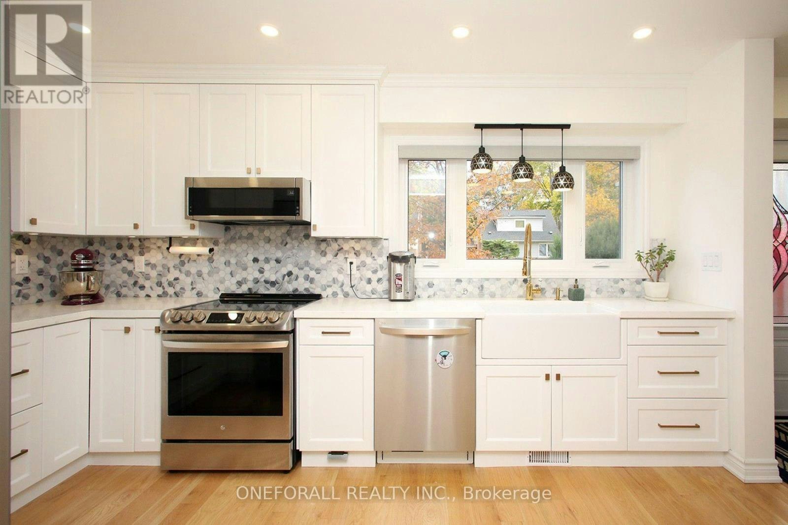 MAIN Floor & 2nd Floor 10 Esmond Crescent, Toronto, ON, M9W 3P8 - 8