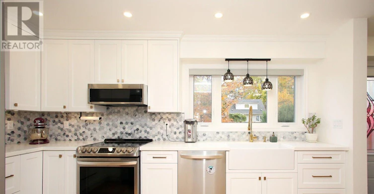 MAIN Floor & 2nd Floor 10 Esmond Crescent, Toronto, ON, M9W 3P8 - 8