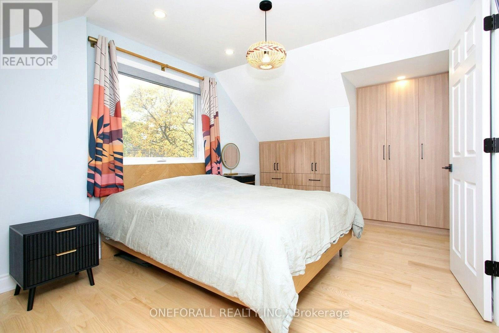 MAIN Floor & 2nd Floor 10 Esmond Crescent, Toronto, ON, M9W 3P8 - 18