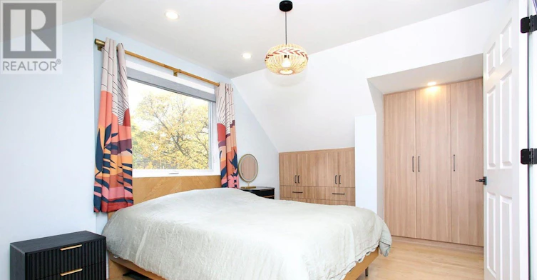MAIN Floor & 2nd Floor 10 Esmond Crescent, Toronto, ON, M9W 3P8 - 18