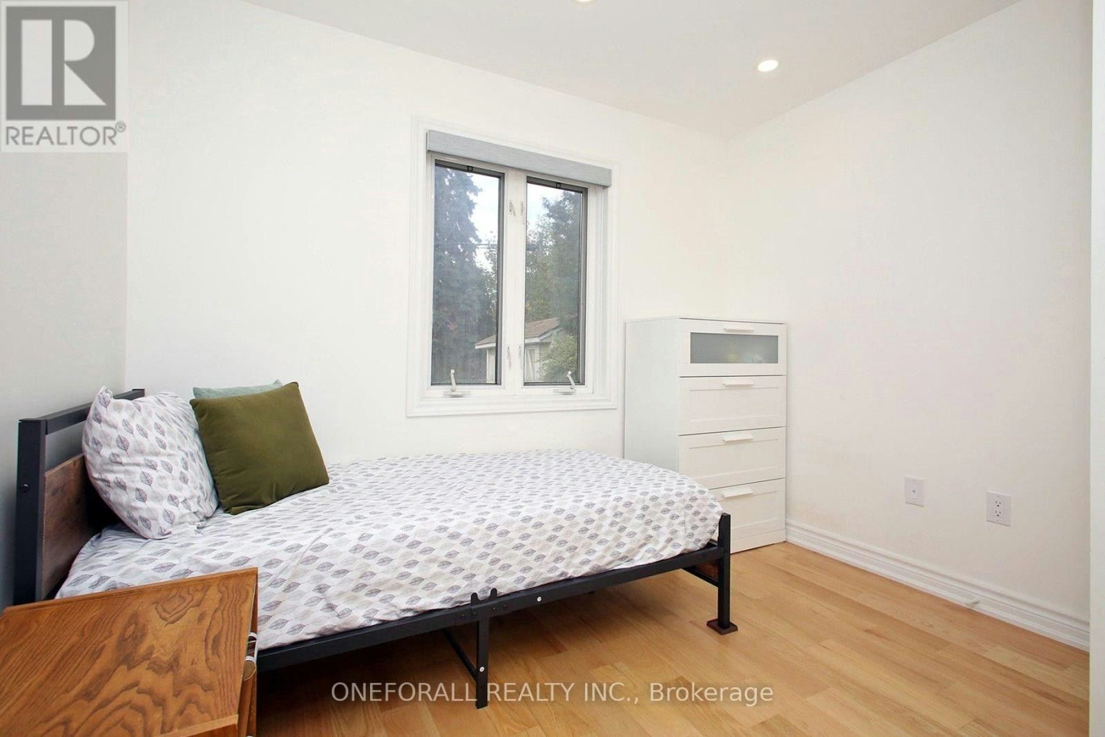 MAIN Floor & 2nd Floor 10 Esmond Crescent, Toronto, ON, M9W 3P8 - 15