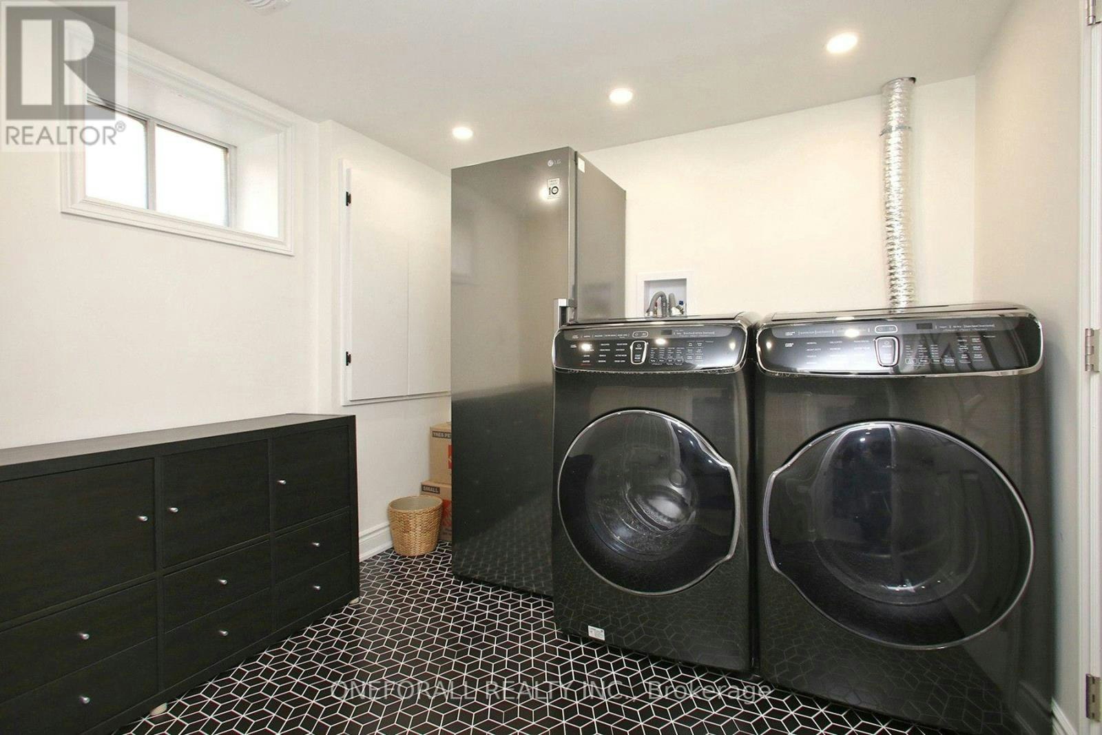 MAIN Floor & 2nd Floor 10 Esmond Crescent, Toronto, ON, M9W 3P8 - 23