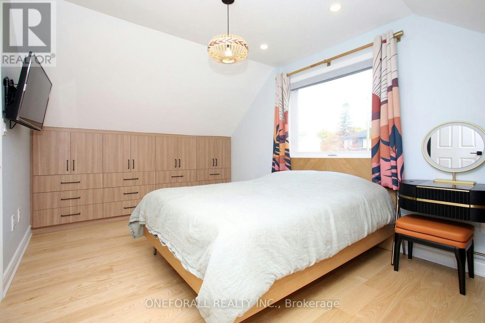 MAIN Floor & 2nd Floor 10 Esmond Crescent, Toronto, ON, M9W 3P8 - 19
