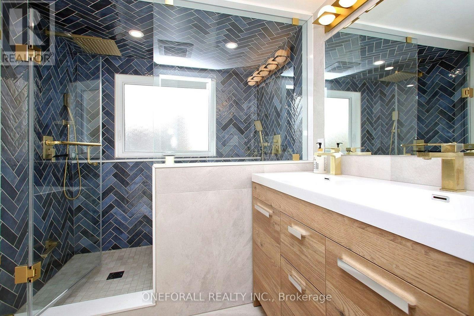 MAIN Floor & 2nd Floor 10 Esmond Crescent, Toronto, ON, M9W 3P8 - 21