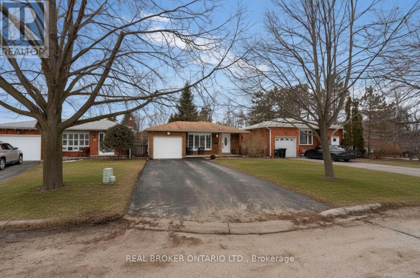 15 Buchanan Street, Barrie, ON, L4M 6B7