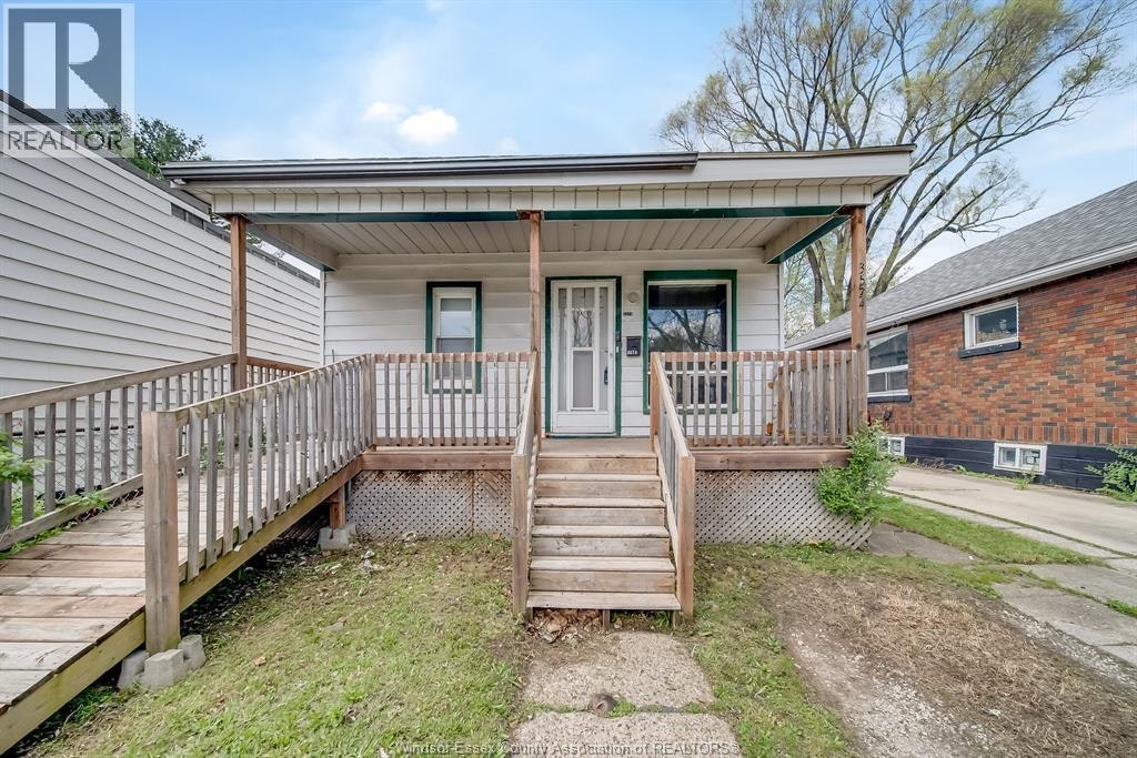 3574 Bloomfield Road, Windsor, ON, N9C 1R7