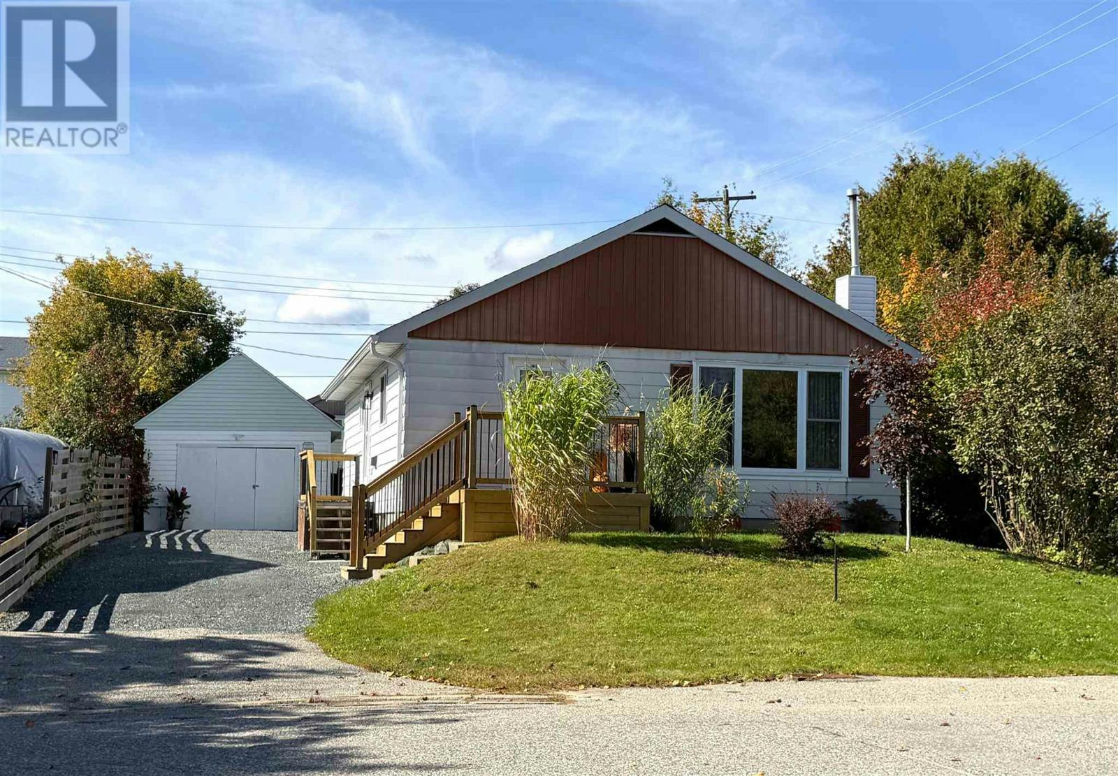 74 Roman Avenue, Elliot Lake, ON, P5A 1S1