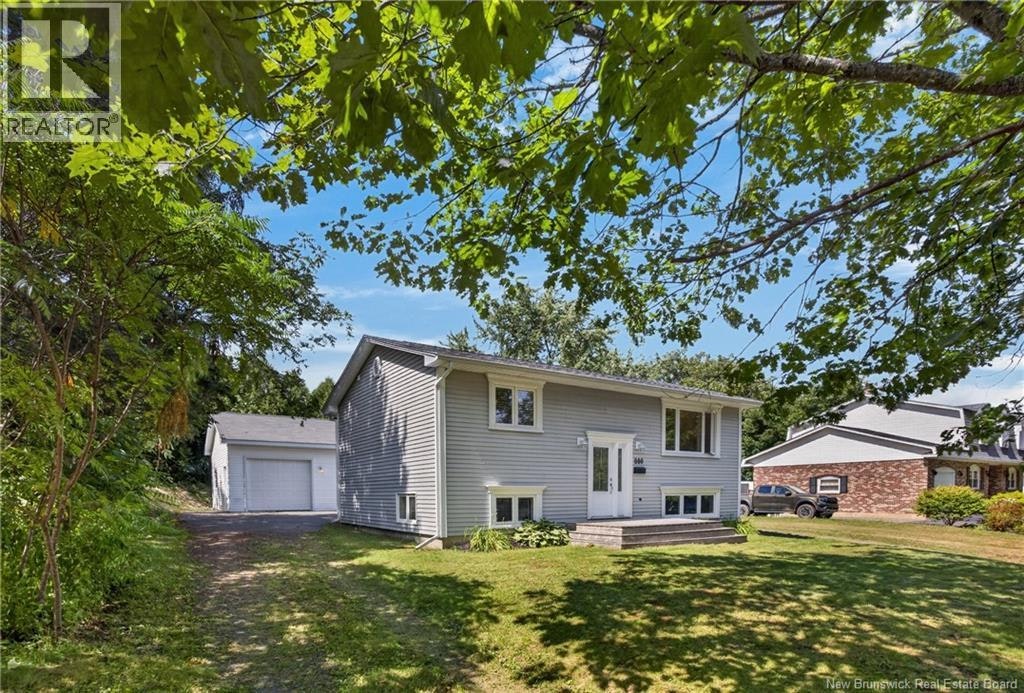 880 Glengarry Place, Fredericton, NB, E3B 5Z9