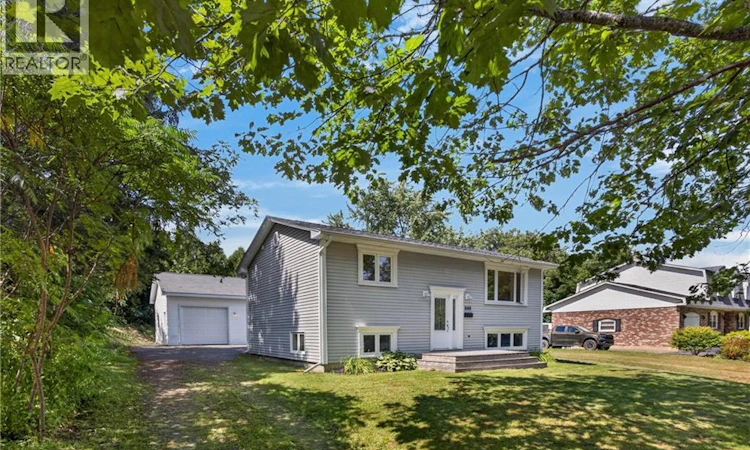 880 Glengarry Place