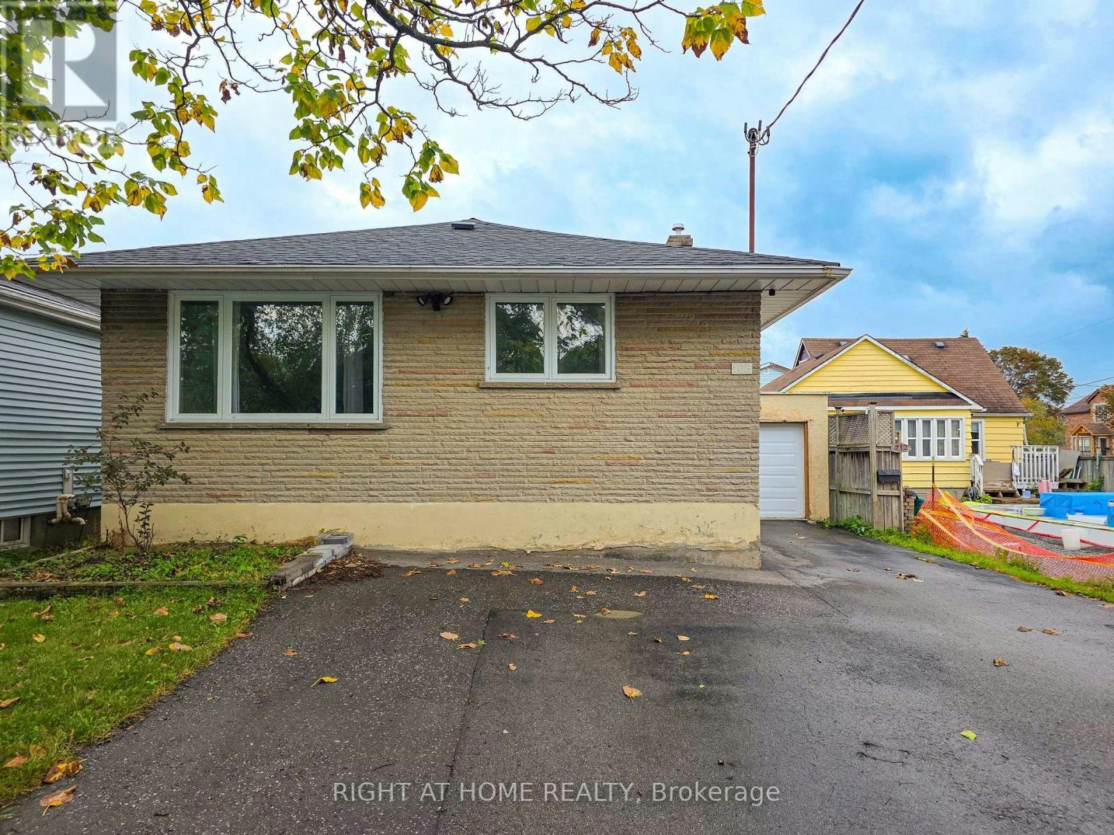 MAIN-708 Carnegie Avenue, Oshawa, ON, L1G 4R6